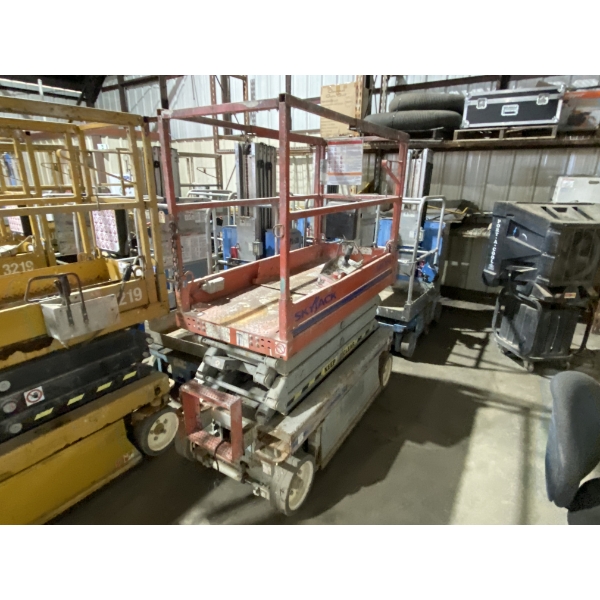 2013 SKYJACK SJIII 3219 Scissor Lift