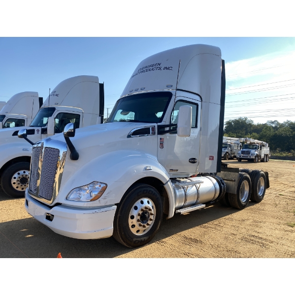 2021 KENWORTH T680 Day Cab Truck