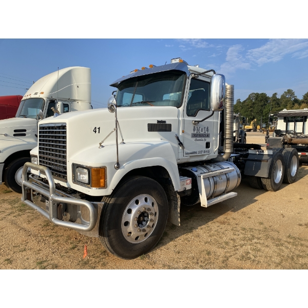 2014 MACK CHU613 Day Cab Truck