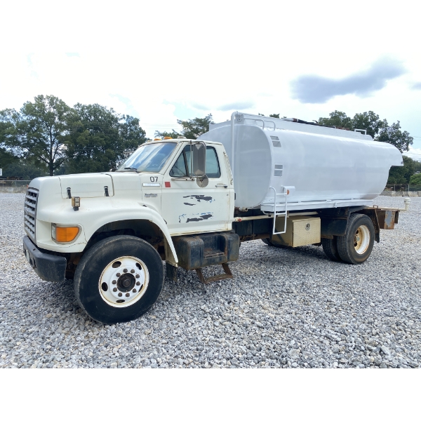 1995 FORD F800 Water Truck