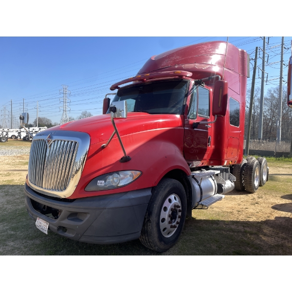 2013 INTERNATIONAL PROSTAR+ 122 Sleeper Truck