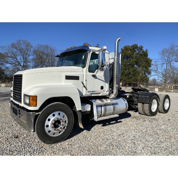 2017 MACK CHU613 Day Cab Truck