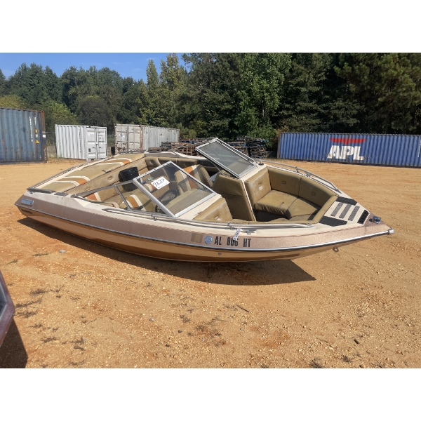 GLASTRON 17' Boat