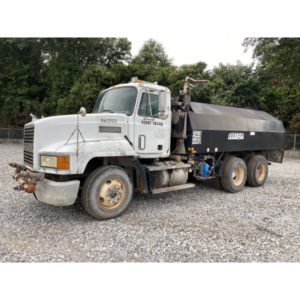 1994 MACK CH613 Water Truck