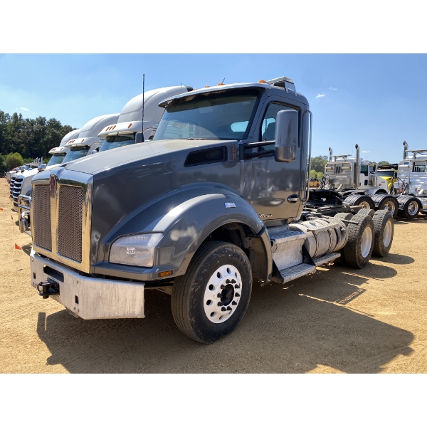 2020 KENWORTH T880 Day Cab Truck
