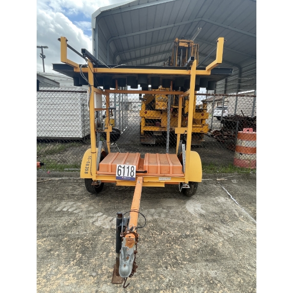 NATIONAL SIGNAL ARROW BOARD