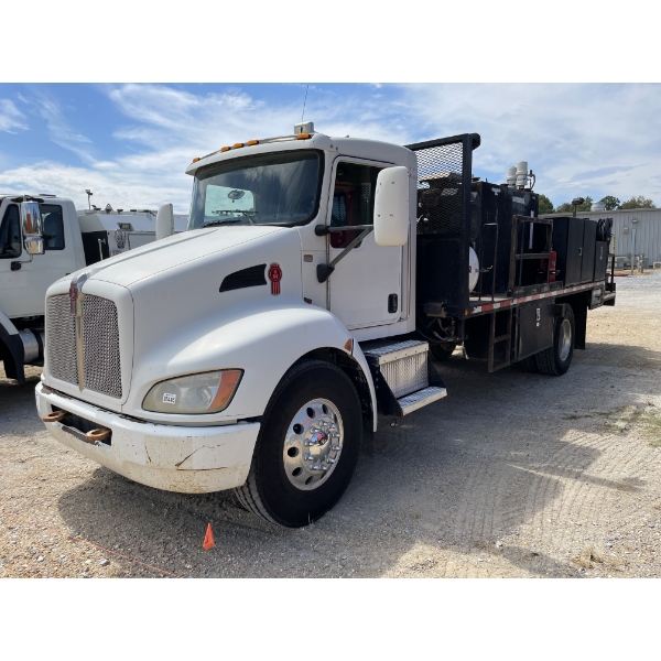 2008 KENWORTH T300 Fuel / Lube Truck