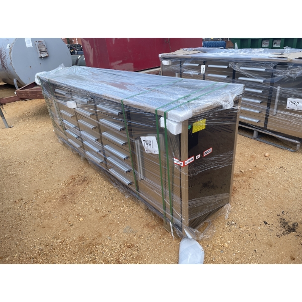 10 FT 18 DRAWERS WORKBENCH & TOOL CHEST