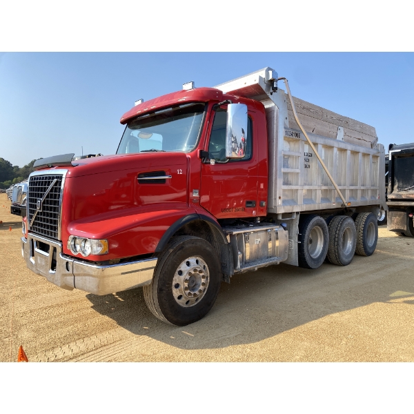 2016 VOLVO VHD84 Dump Truck