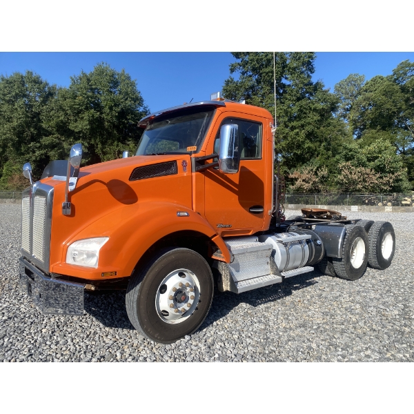 2020 KENWORTH T880 Day Cab Truck
