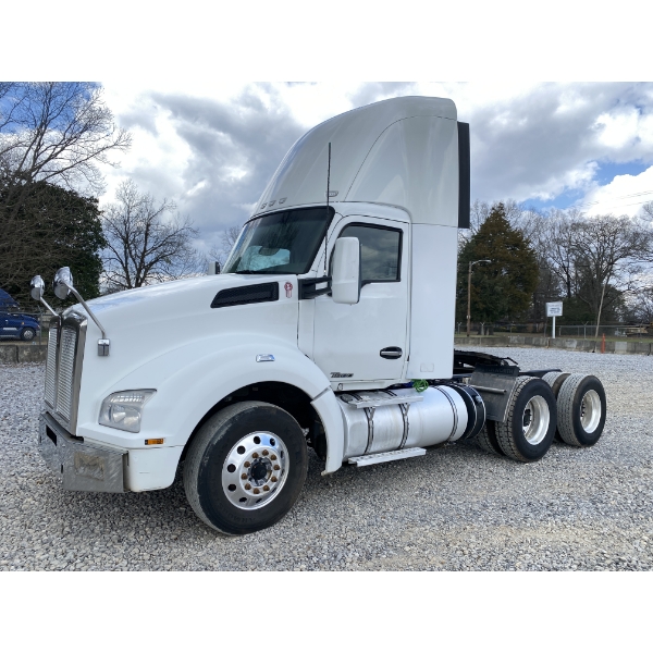 2020 KENWORTH T880 Day Cab Truck