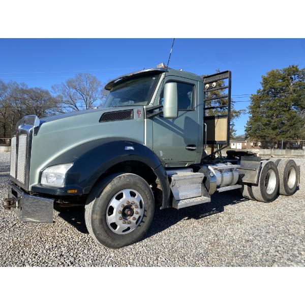 2016 KENWORTH T880 Day Cab Truck