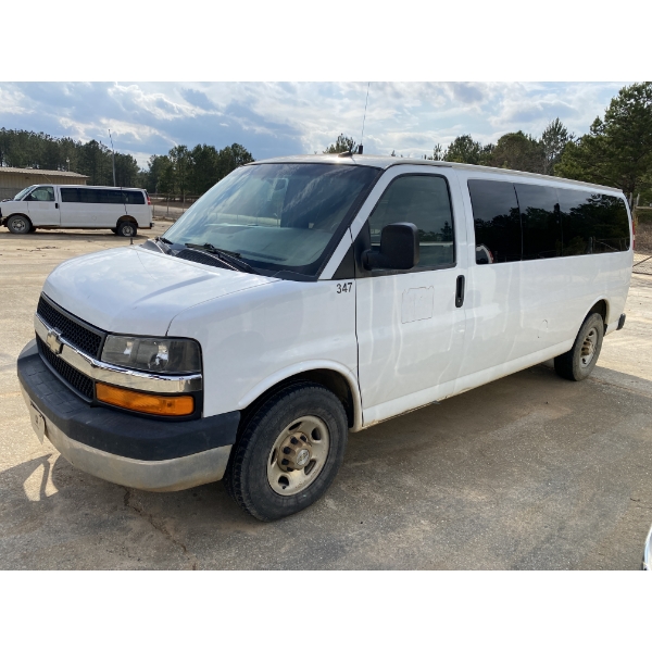 2015 CHEVROLET EXPRESS 3500 Passenger Van