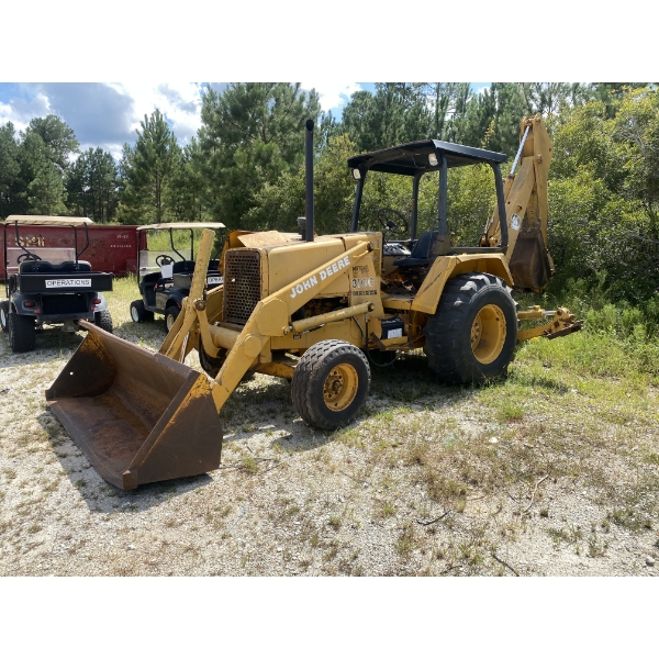 1986 JOHN DEERE 310C Backhoe