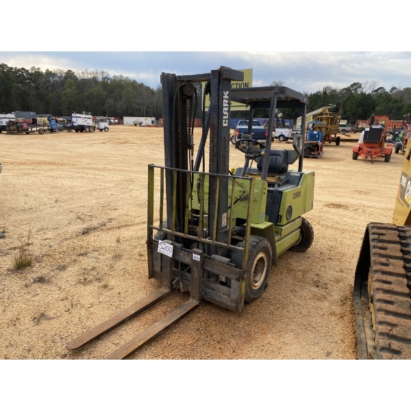 CLARK GPS25 Forklift - Mast