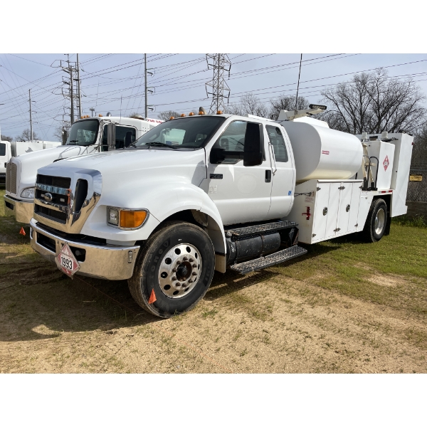 2015 FORD F750 XLT Fuel / Lube Truck