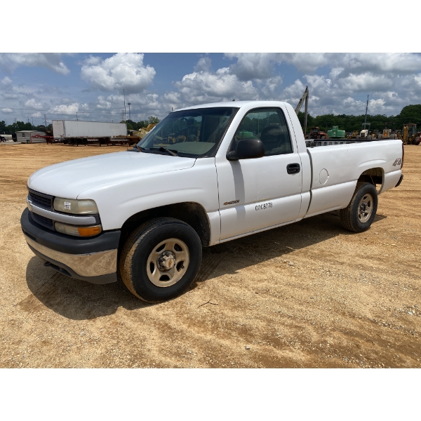 2000 CHEVROLET SILVERADO Pickup Truck