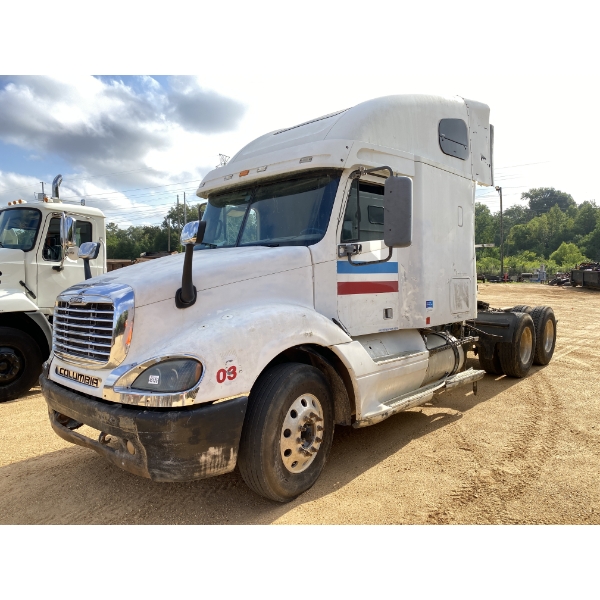 2003 FREIGHTLINER COLUMBIA Sleeper Truck