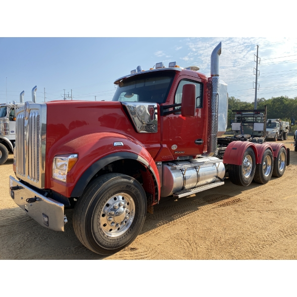 2020 KENWORTH W990 Day Cab Truck