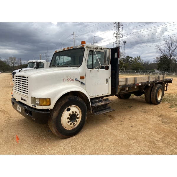 1998 INTERNATIONAL 4700 Flatbed Truck