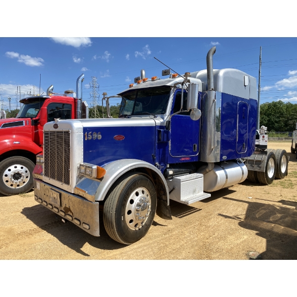 2005 PETERBILT 378 Sleeper Truck
