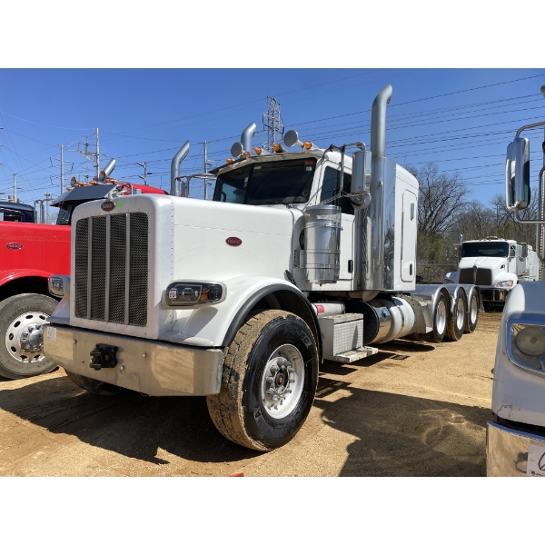 2013 PETERBILT 389 Day Cab Truck