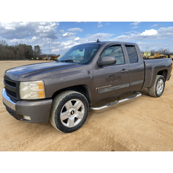 2007 CHEVROLET SILVEERADO LTZ Pickup Truck