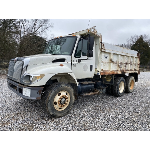 2003 INTERNATIONAL 7400 Dump Truck