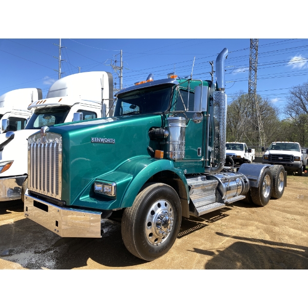 2020 KENWORTH T800 Day Cab Truck