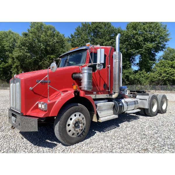 2014 KENWORTH T800 Day Cab Truck