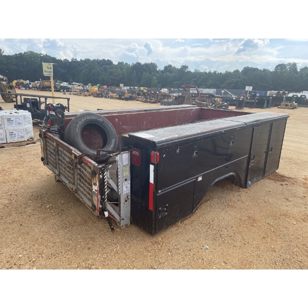 READING SERVICE TRUCK BODY W/LIFT GATE