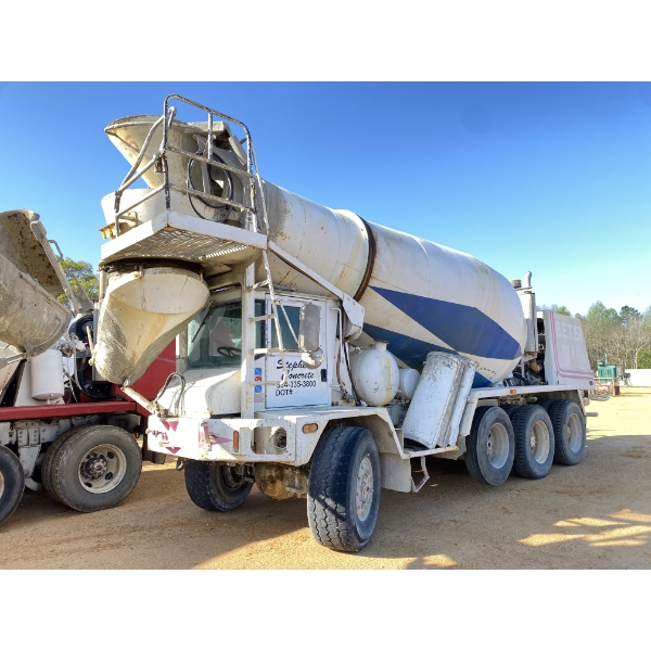 2002 ADVANCE 113H Concrete Mixer / Pump Truck
