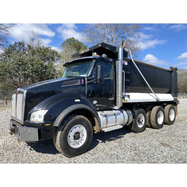 2017 KENWORTH T880 Dump Truck