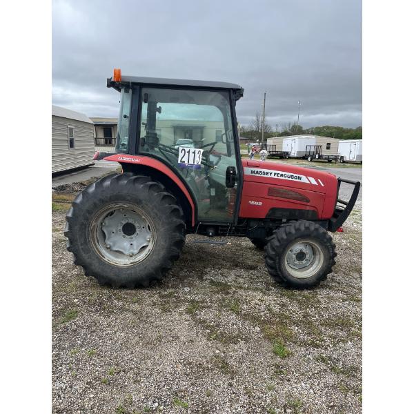 MASSEY FERGUSON 1552 Farm Tractor