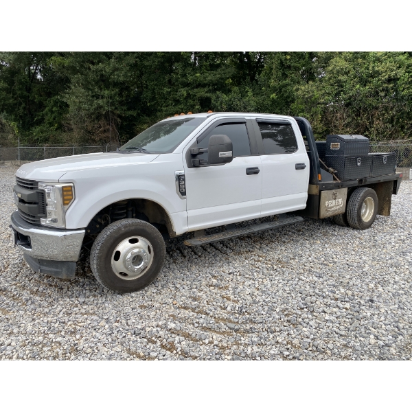 2019 FORD F350 XL Flatbed Truck