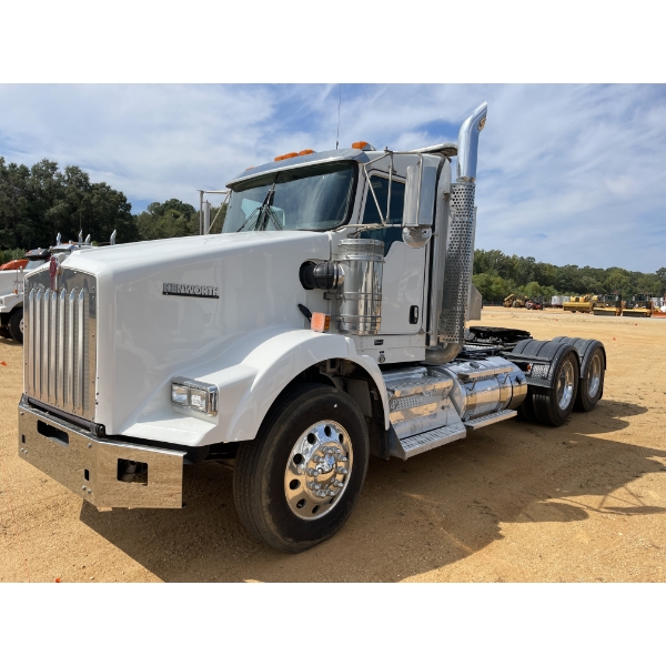 2019 KENWORTH T800 Day Cab Truck