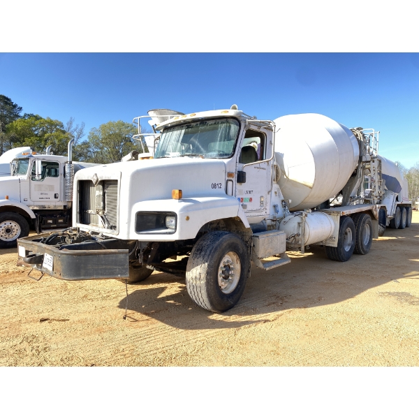 2004 INTERNATIONAL 5600i Concrete Mixer / Pump Truck