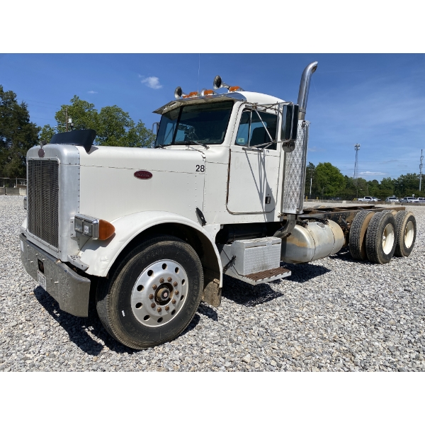 1989 PETERBILT 379 Cab and Chassis Truck