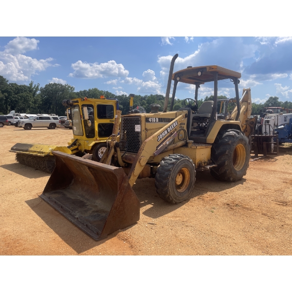 JOHN DEERE 410D Backhoe