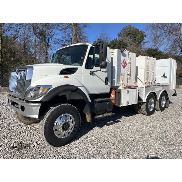 2008 INTERNATIONAL 7400 Fuel / Lube Truck