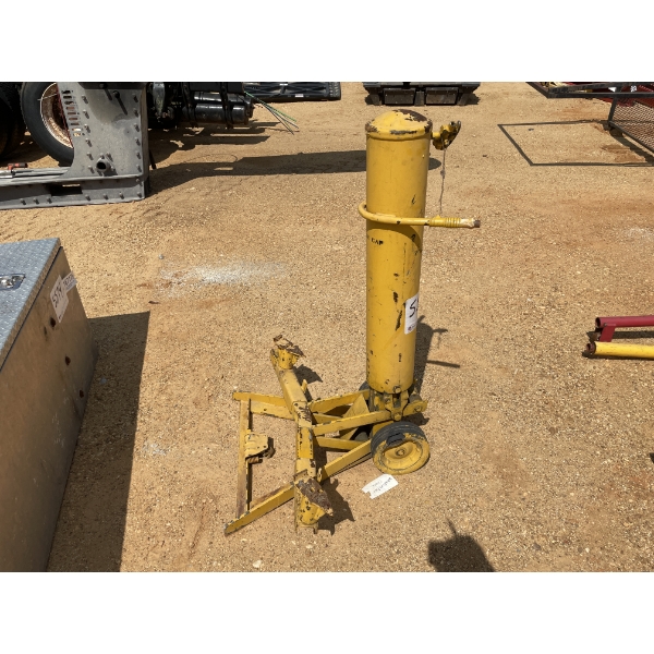PNEUMATIC FLOOR JACK, 1.5 TON CAPACITY