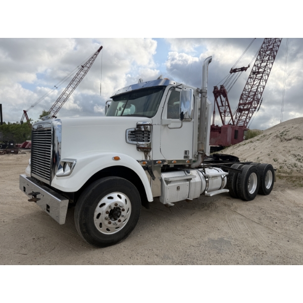 2017 FREIGHTLINER 122SD Day Cab Truck