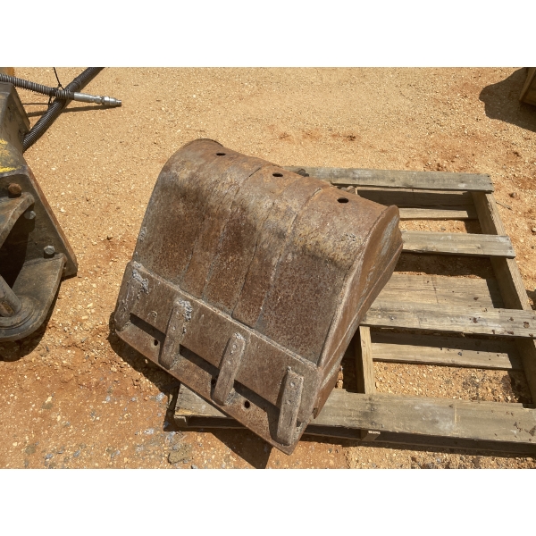 CAT BUCKET 28" W