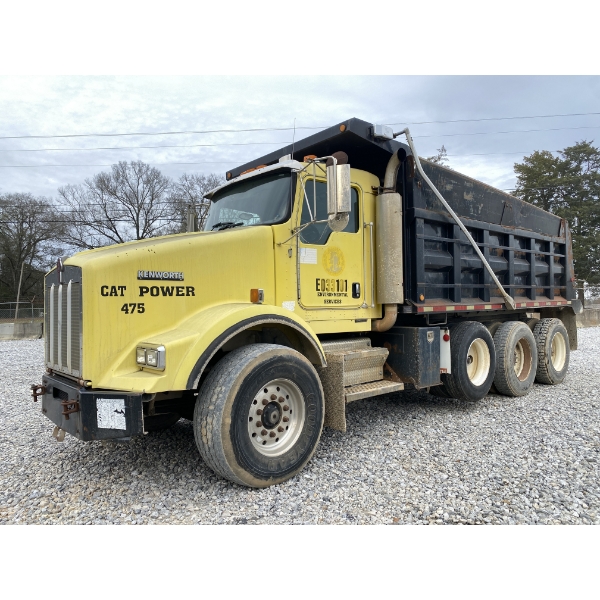 2004 KENWORTH T800 Dump Truck