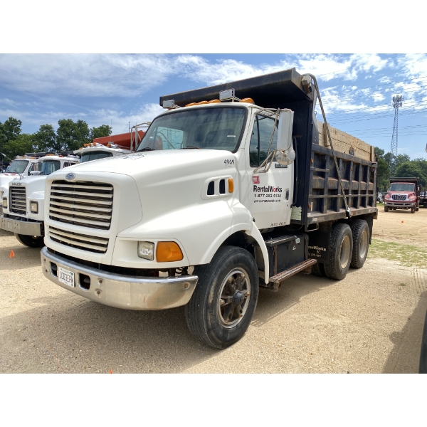 1997 FORD LOUISVILLE Dump Truck