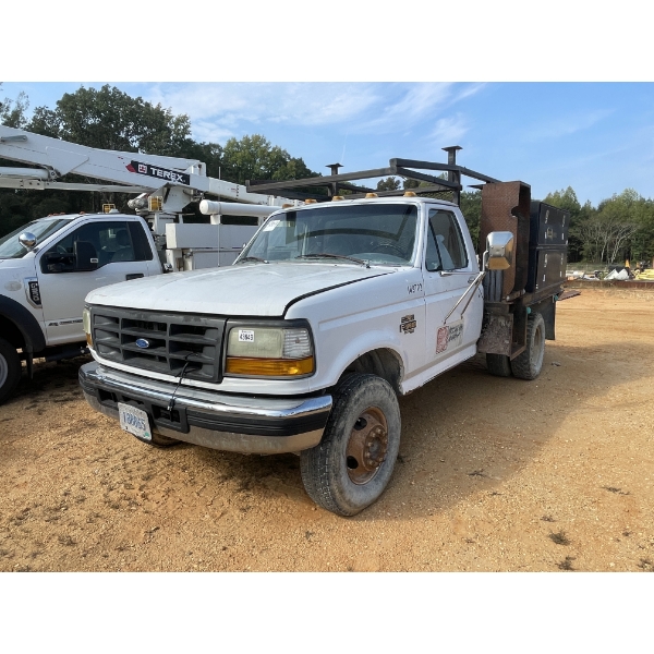 1996 FORD F450 XL Flatbed Truck