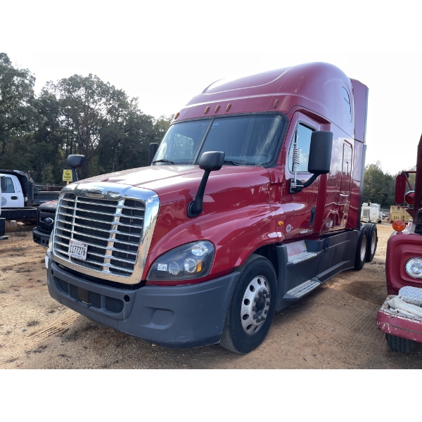 2016 FREIGHTLINER CASCADIA Sleeper Truck