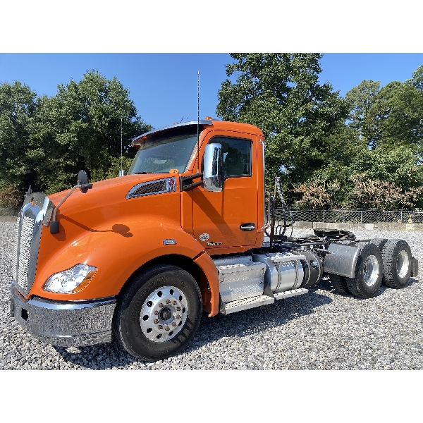 2018 KENWORTH T680 Day Cab Truck