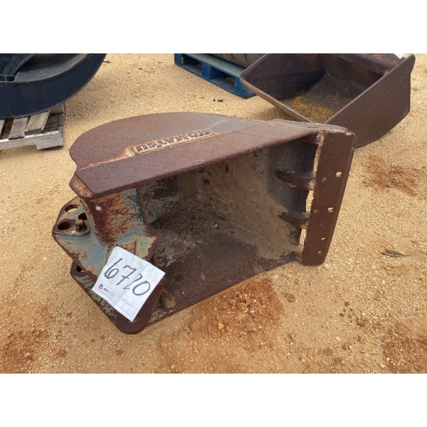 KOMATSU BUCKET 24"