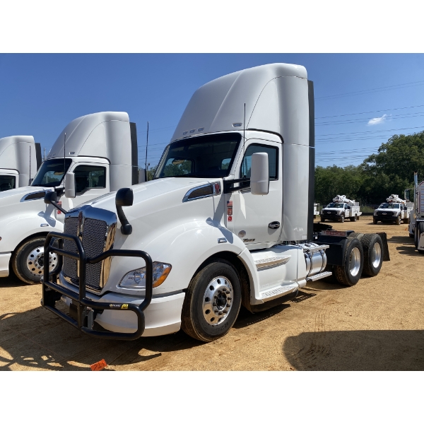 2021 KENWORTH T680 Day Cab Truck
